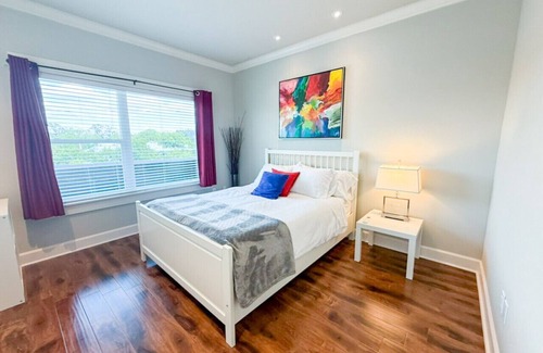Lair Hill Apartment | Modern Portland Condo | Near Zupan’s, OHSU, River Trails, Dining & Skyline Views