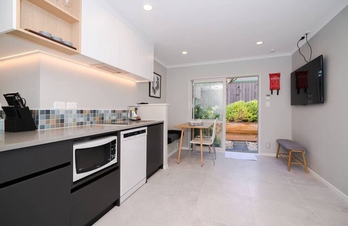 Rosedale House | Modern private 2 bedroom home unit in Albany
