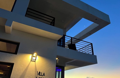Horsepath Villa | Modern, private, serene