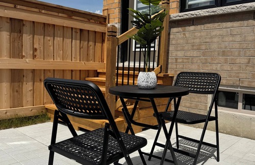 Vaughan House | Modern Private Suite with sofabed. Prime location in Vaughan, 5Min to Wonderland