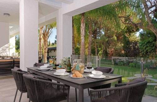 Urbanizacion Pinos Verdes Cabin | Modern property with beautiful view and swimming pool and jacuzzi