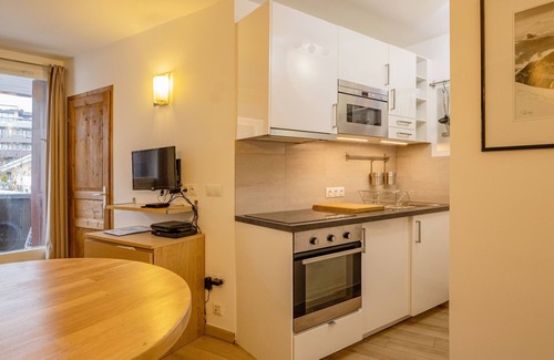 Chamonix City Centre Apartment | Modern refurbished one bedroom apartment in Chamonix Sud.