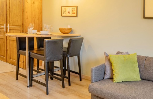 Chamonix City Centre Apartment | Modern refurbished one bedroom apartment in Chamonix Sud.