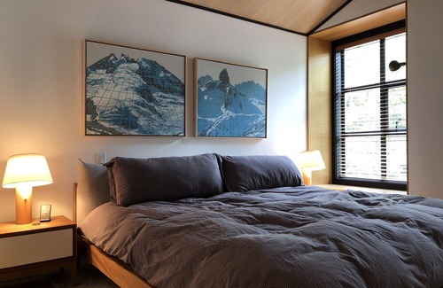 Blackcomb House | Modern renovated townhouse with Private hot tub in The Woods