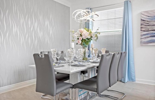 Campbell House | Modern Resort House Pool Wi-Fi Minutes to Disney