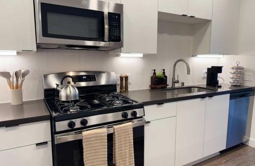 Lyon Street Apartment | Modern Retreat 10 Min from Disneyland With Pool & Gym