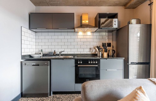 West Beach Apartment | Modern Retreat | 5 Min Walk to Blouberg Beach