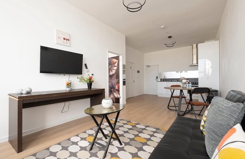 Smethwick Apartment | Modern retreat in West Bromwich