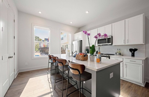 Chosewood Park House | Modern Retreat near Midtown/Downtown Walk to Beltline + Zoo Atlanta