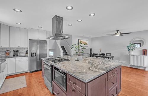 Orland Hills House | Modern Retreat with Private Pool & Yard, 10 mins to Tinley Ampitheatre home