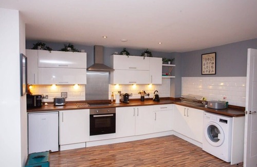 Glasgow Westend Apartment | Modern Riverside Flat in Glasgow City