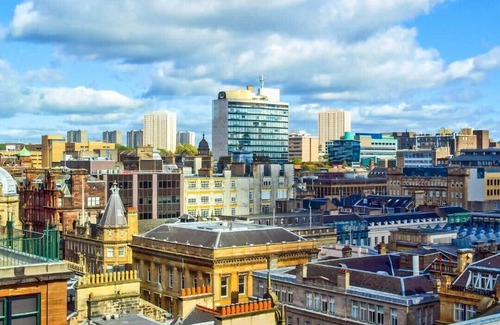 Glasgow Westend Apartment | Modern Riverside Flat in Glasgow City