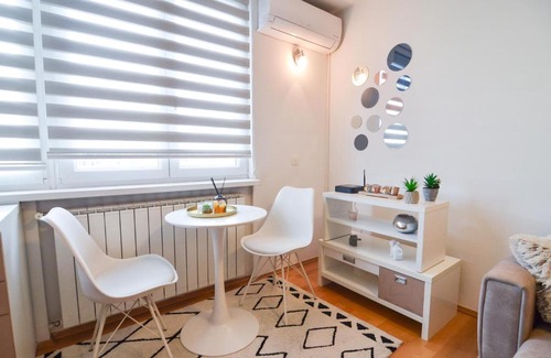 Novo Sarajevo Apartment | Modern Riverside Studio