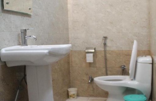 Mallital Hotel | Modern Room In Nainital