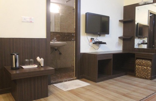 Mallital Hotel | Modern Room In Nainital