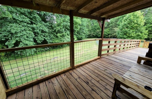 Rocky Grove Apartment | Modern & Rustic Apt (3beds) Across From Natl Park!