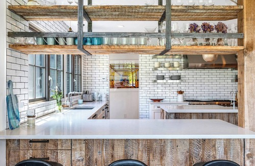 Bridgehampton House | Modern Rustic Bridgehampton Escape with Pool, Hot Tub, Gym & Stylish Interiors