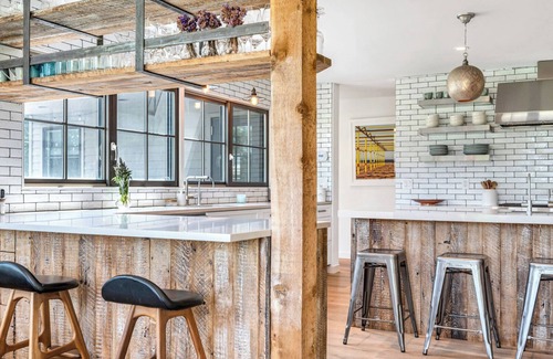 Bridgehampton House | Modern Rustic Bridgehampton Escape with Pool, Hot Tub, Gym & Stylish Interiors