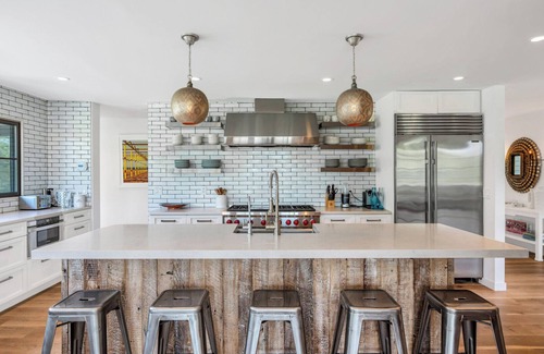 Bridgehampton House | Modern Rustic Bridgehampton Escape with Pool, Hot Tub, Gym & Stylish Interiors
