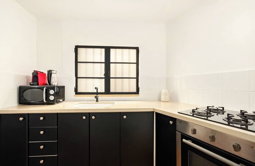 Kerem HaTeimanim Apartment | Modern-Rustic Haven in the City by Sea N Rent