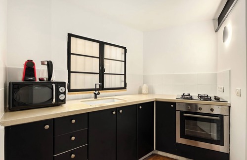 Kerem HaTeimanim Apartment | Modern-Rustic Haven in the City by Sea N Rent