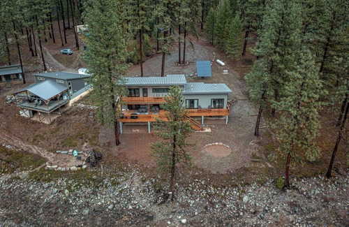 Sanders County House | Modern Sanctuary at Emerald Bend