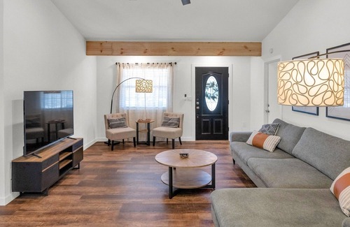 Trails North House | Modern Scottsdale Home, 4 bedrooms! FREE Pool heat, Nearby GOLF @ TPC & Kierland
