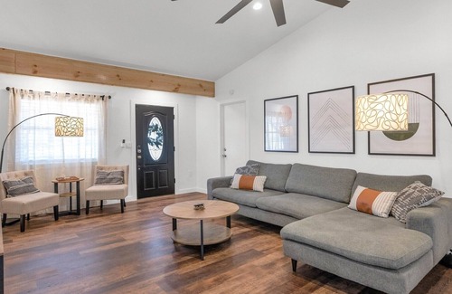 Trails North House | Modern Scottsdale Home, 4 bedrooms! FREE Pool heat, Nearby GOLF @ TPC & Kierland