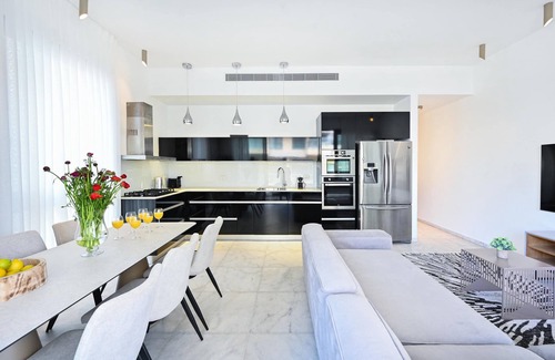 Tel Aviv City Center Apartment | Modern Sea View 3BR on Frishman Beach by HolyGuest
