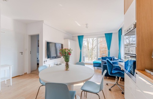 Kolobrzeg Apartment | Modern Seaside Apartment with Pool & Balcony
