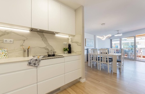 Vilafortuny Apartment | Modern seaside apartment with 3 bedrooms and Mediterranean views
