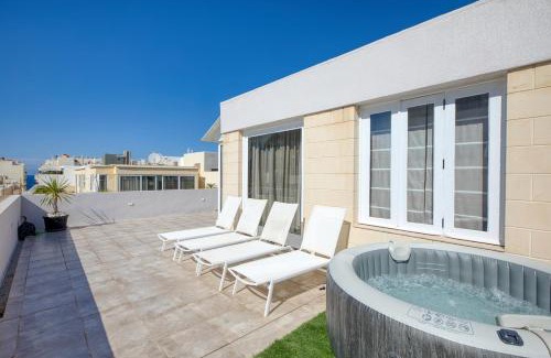 Tower Road Apartment | Modern Seaside Penthouse Jacuzzi BBQ Sun Deck