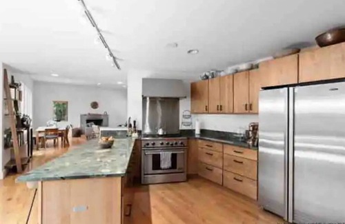 New Paltz House | Modern Secluded Home w/fire place on 20 acres