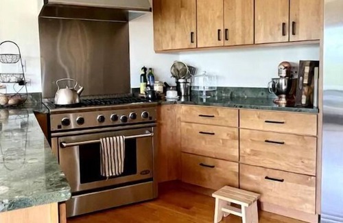 New Paltz House | Modern Secluded Home w/fire place on 20 acres
