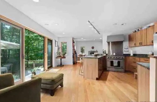 New Paltz House | Modern Secluded Home w/fire place on 20 acres