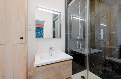 Quartier du Petit-Montrouge Apartment | Modern, secure studio- perfect for 2- Catacombs
