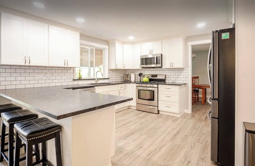 Olympia House | Modern Self check-inLarge Fenced Yard A/C Close to Everything Quiet Neighborhood