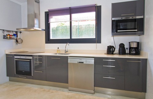 Pedruscada House | Modern semi-detached house in quiet residential area - 200 m to the sea (promenade)