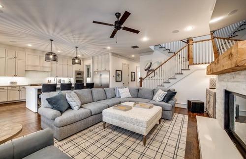 Lower Greenville House | Modern Serenity: 3 Beds of Calm & Style