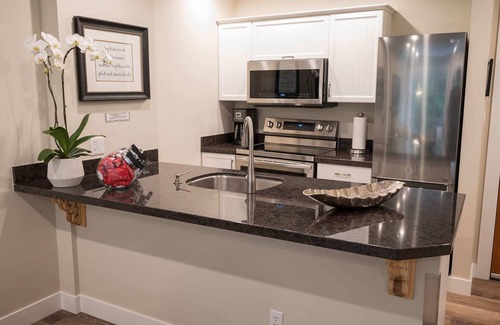Upper Village Condo | Modern-Ski-In-Out 4Couples | 3HotTubs + Netflix | SuiteLifeOriginal | The Aspens