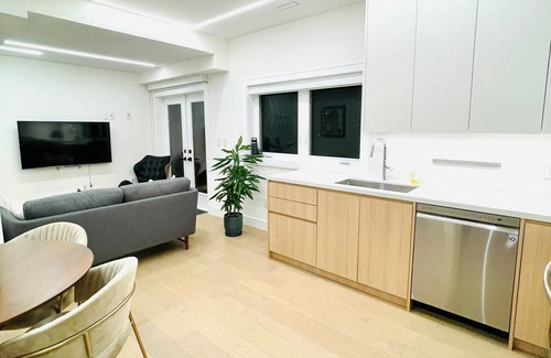 Upper Beaches Apartment | Modern smart apartment steps to beach and shops