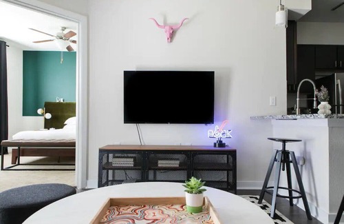 West Congress Apartment | Modern SoCo CozySuites w/ 2 Pools! #01