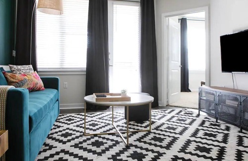 West Congress Apartment | Modern SoCo CozySuites w/2 Pools! #03
