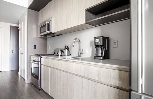 South Loop Apartment | Modern South Loop 1BR w/Pool + Gym, walk to Soldier Field, by Blueground