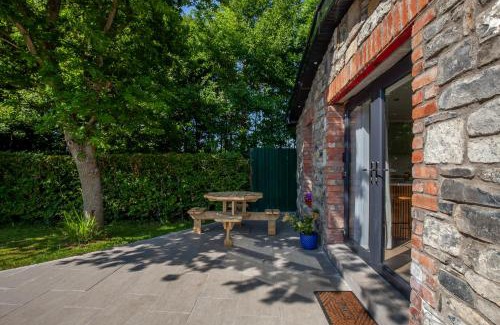 Black Bull Apartment | Modern space 20 minutes from Dublin Airport