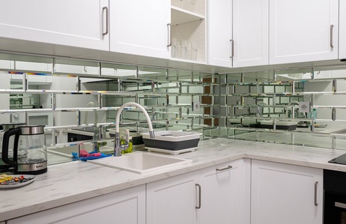 Wlochy Apartment | Modern Space Glamour Studio