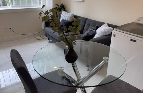 Knight Apartment | Modern & Spacious 1BR ~ minutes away from Main St.