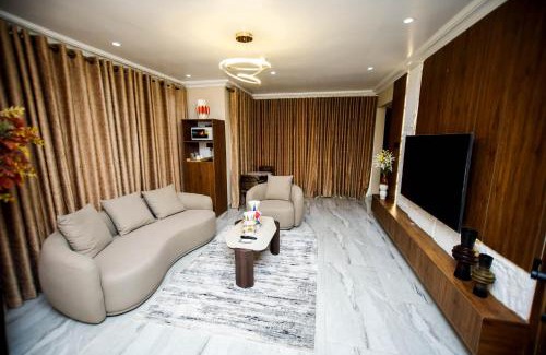 Accra House | Modern Spacious 1BR Studio Apt with Smart lock, Fast Wifi & Secure parking in Oyarifa, Accra