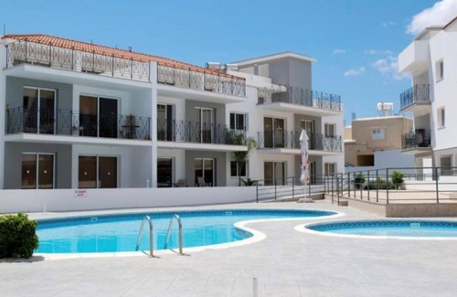 Kapparis Apartment | Modern, spacious 2 bedroom apartment in Kapparis with communal pool & parking.