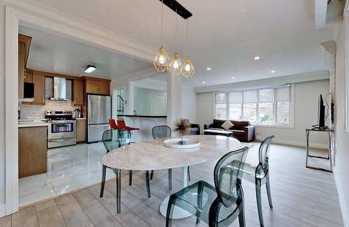 Newtonbrook House | Modern & Spacious 3BR Home